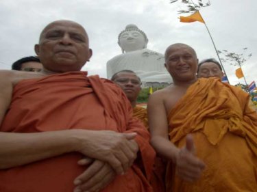 Thumbs-up from an associate of the Venerable Suddhananda (left)