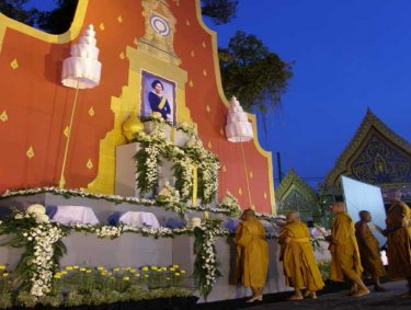 Monks mourn the Princess in a farewell tribute at Wat Kuan