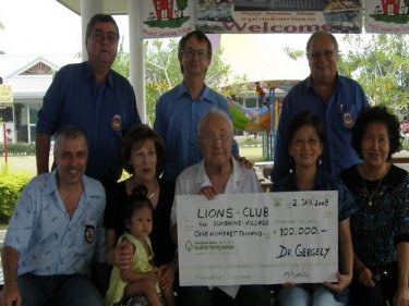 Dr Gerhard Gergely visited Phuket Phuket Sunshine Village recently to give the home a sizable donation