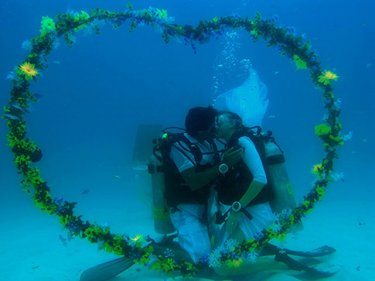 Anantara offers seabedded bliss with underwater weddings