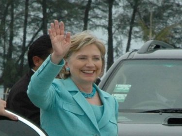 Hillary Clinton arrives on Phuket with her own security escort