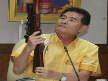 Governor Wichai Praisa-nob with the gun brandished by ''jet-ski JJ''