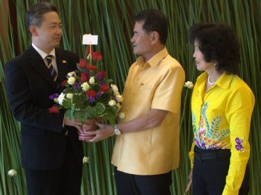 Dr Sompoch with Phuket Governor Wichai Praisa-ngob and his wife
