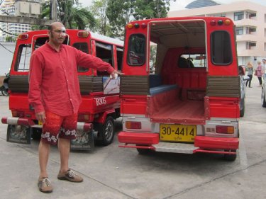 Tourist Ivan Anwar identifies the tuk-tuk in the Phuket-wide police alert