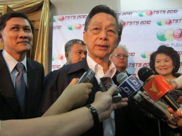 Skytrain mentor and former PM Chuan Leekpai at the Phuket conference