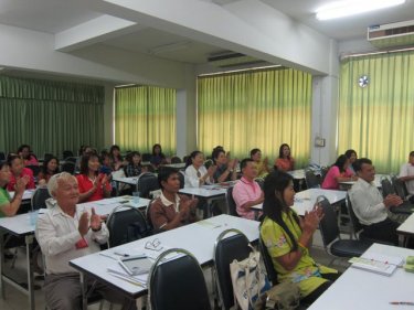 Phuket guides in training give a round of applause in class