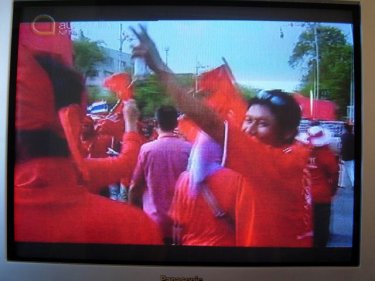 MediaWATCH: Bangkok Reds Invade Parliament