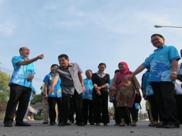 Phuket's governor and local officials celebrate the new, safe road to Rawai