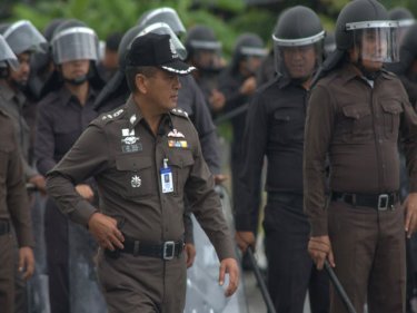 Phuket police undergo riot training in advance of the 2009 Asean summit