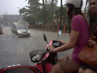 Phuket Storm Causes Flooding, Traffic Snarls
