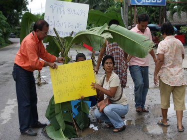 Phuket City protest takes root as irate residents turn a new leaf