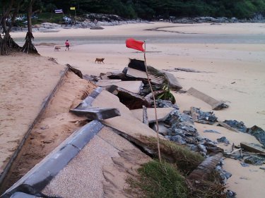 Nai Harn's sea wall after a weekend pounding: five rough days forecast