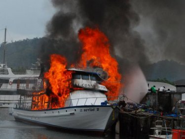 Dramatic album: Fire destroys a 10 million baht Phuket live-aboard
