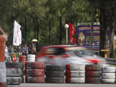 Speed and a huge crowd made Phuket motor racing a roaring success