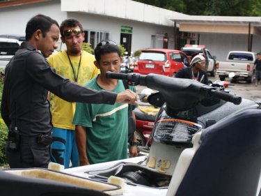 The jet-ski is examined by Winai ''JJ'' Naiman (in yellow) and a jet-ski manager
