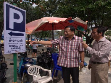 Governor Tri and Deputy Mayor Chairat check the new Patong signs