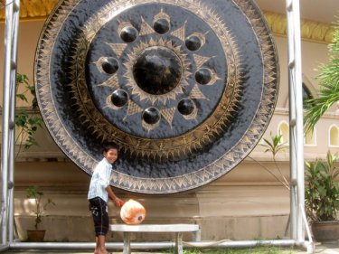 Going, going, gong; The Big Buddha on Phuket now has a big gong to match