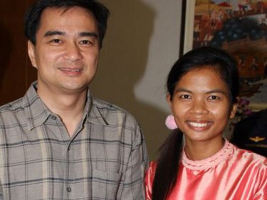Phuketwan's Chutima Sidasathian with Thailand PM Abhisit Vejjajiva