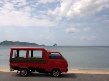 High tuk-tuk fares remain the biggest complaint by Phuket tourists
