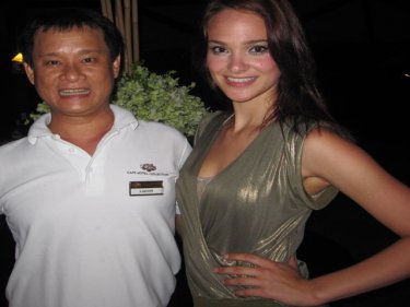Jaroon Jaturaboon, Front Office Manager of Cape Panwa Hotel, welcomes returning guest, Miss Belgium Cilou Annys