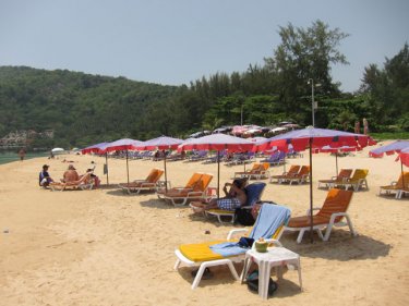 Nai Harn beach, where today's theft of a camera took place
