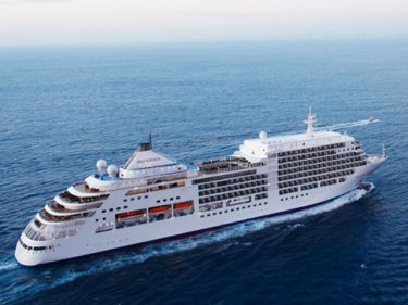 Luxury cruise liner Silver Spirit, subjected to a Phuket blockade