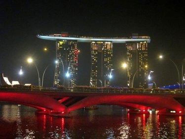 One new Singapore casino fails to produce expected revenue