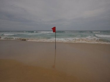 A red flag at Karon beach: deadly when the rips are running