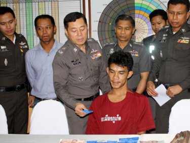 Drugs courier Thosapol with Major General Pekad Tantipong