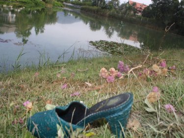 A woman's shoe marks the scene of the Phuket double-death crash