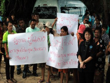 Phuket opposition MP Anchalee Thepabutra with protesters
