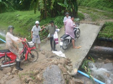Residents near Phuket's Kathu Waterfall chance a bridge needing repair