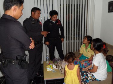 The beggars talk to police at Patong's Kathu Police Station