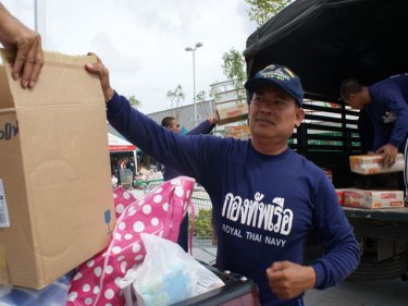 Phuket's Royal Thai Navy Three sends off a convoy of flood aid