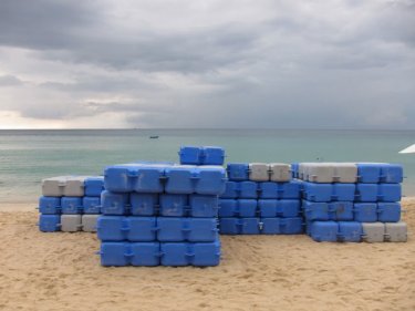 Surin beach on Sunday: plastic blocks ready for a pontoon pier