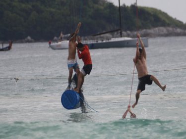 Frigging in the rigging by about 40 men frees a Phuket racer today