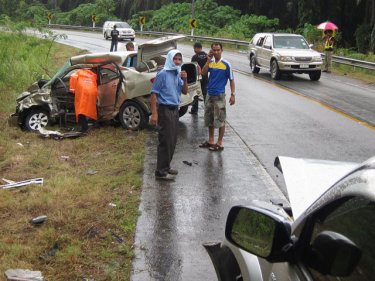 A two-vehicle crash in Krabi leaves a saloon car badly mangled