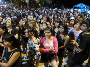 The work-stopping, traffic-stopping throng in Patong last night