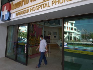Bangkok Hospital Phuket today: a surgeon operated to save a severed thumb