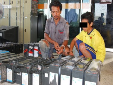 Adisak Yorddee and assistant with the stolen mobile telephone batteries