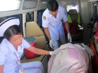 The drowned man's body arrives at Vachira Phuket Hospital today