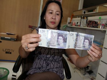 Kanyarat Tiwsakun compares real and fake 20-pound notes today
