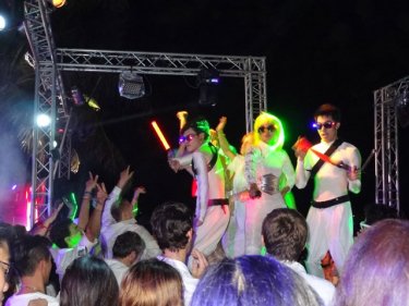 Twinpalms celebrates its birthday with a ''white party'' at the Catch Beach Club last night. A reader sent this photo adding: ''ooh what a nite!''