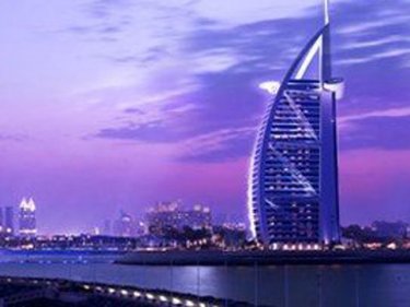 Dubai, rapidamente diventando un hub per rivaleggiare con Singapore per Emirates