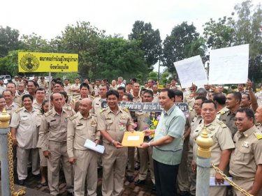 Village chiefs with jobs for life gather on Phuket today to resist elections