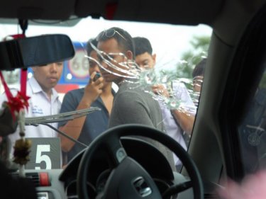 Shattered windscreen of Khun Ae's Honda Jazz one year ago
