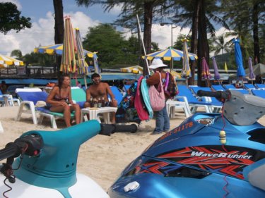 Patong beach in low season: crowds make it easier for thieves