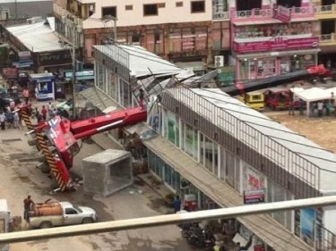This crane collapsed in Patong today. It's not known at this stage whether strong winds played a part. More bad weather is  forecast