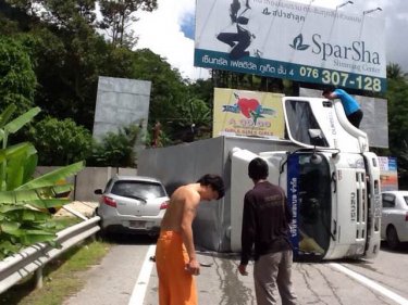 A lucky scrape as the container flips and just misses a car on Patong Hill