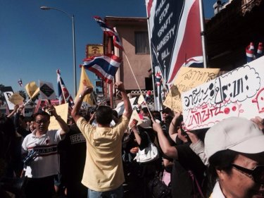 Students from Thailand demonstrate in Los Angeles over the amnesty